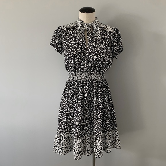 Melloday Beautiful Tie Neck Smock Waist Dress S